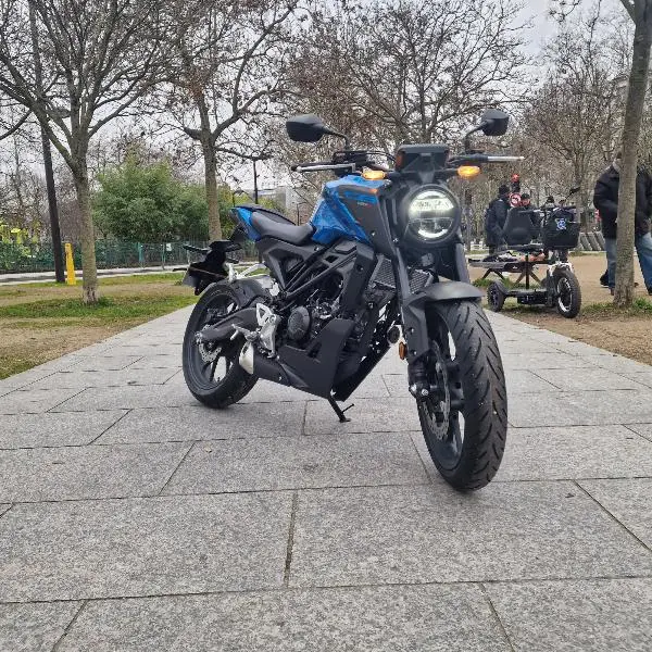 CB 125  R