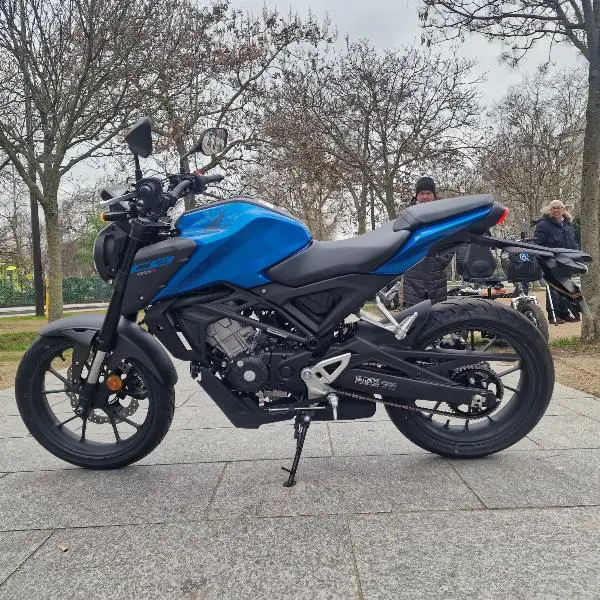 CB 125  R