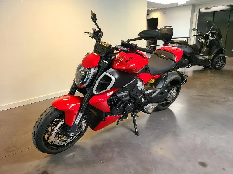 DIAVEL V4