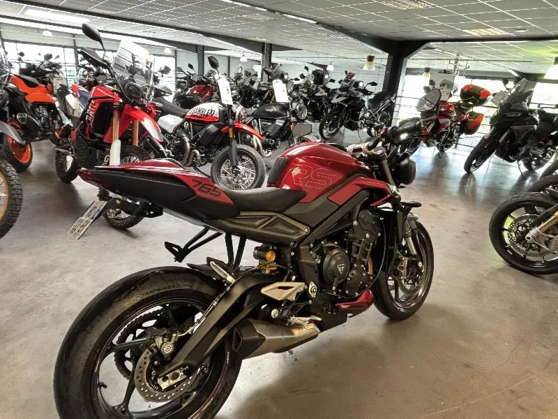 STREET TRIPLE 765 RS