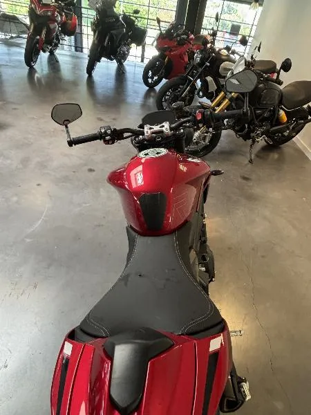 STREET TRIPLE 765 RS
