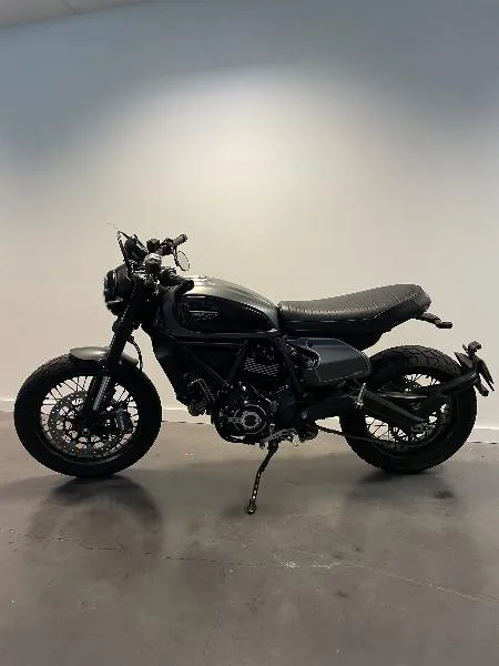 SCRAMBLER 800 NIGHTSHIFT