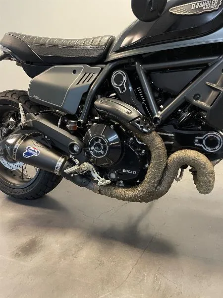 SCRAMBLER 800 NIGHTSHIFT