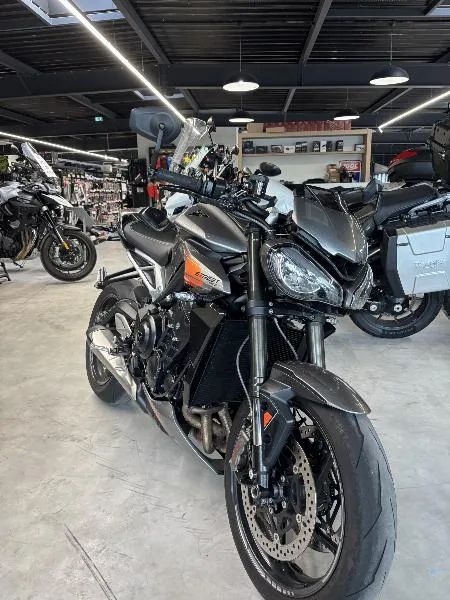STREET TRIPLE 765 RS