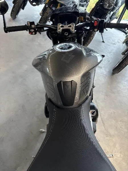 STREET TRIPLE 765 RS
