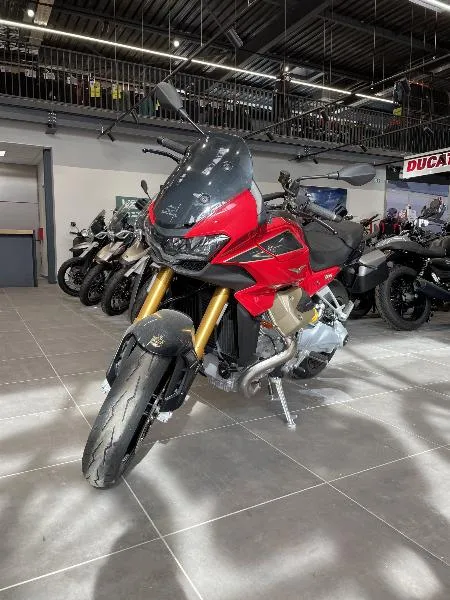 V100  MANDELLO