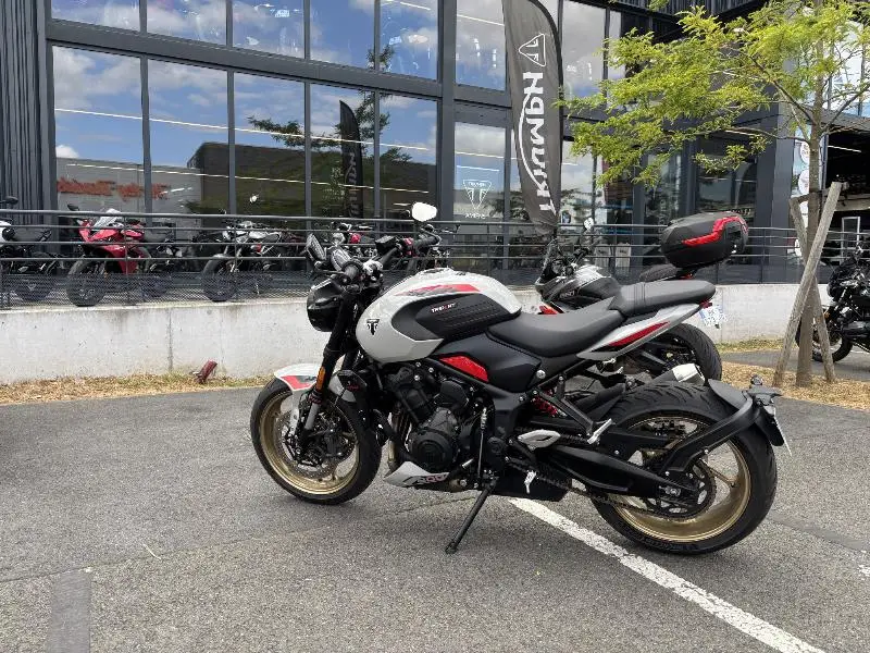 TRIDENT 800
