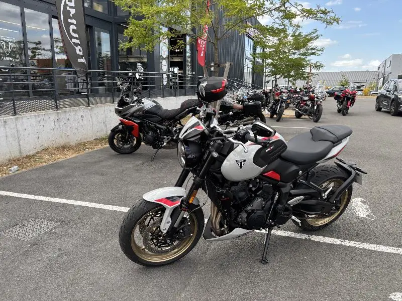 TRIDENT 800