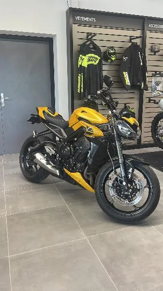 STREET TRIPLE 765 RS