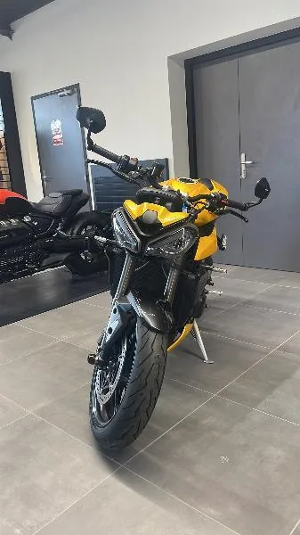 STREET TRIPLE 765 RS