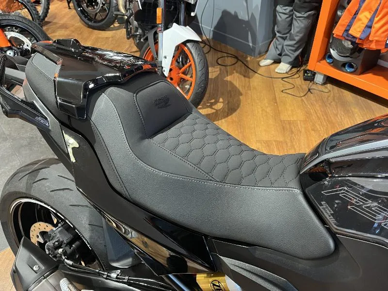 F 900 R