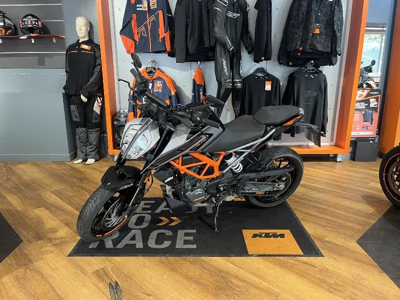 125 DUKE ABS