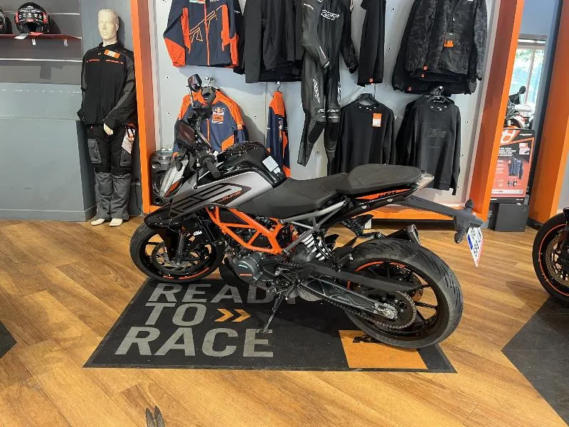 125 DUKE ABS