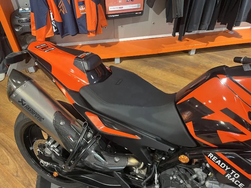 890 DUKE R