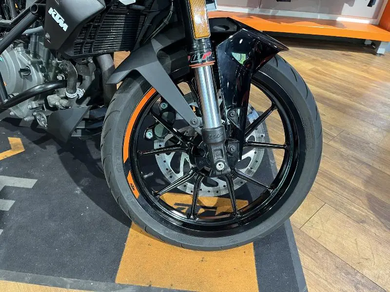 390 DUKE ABS