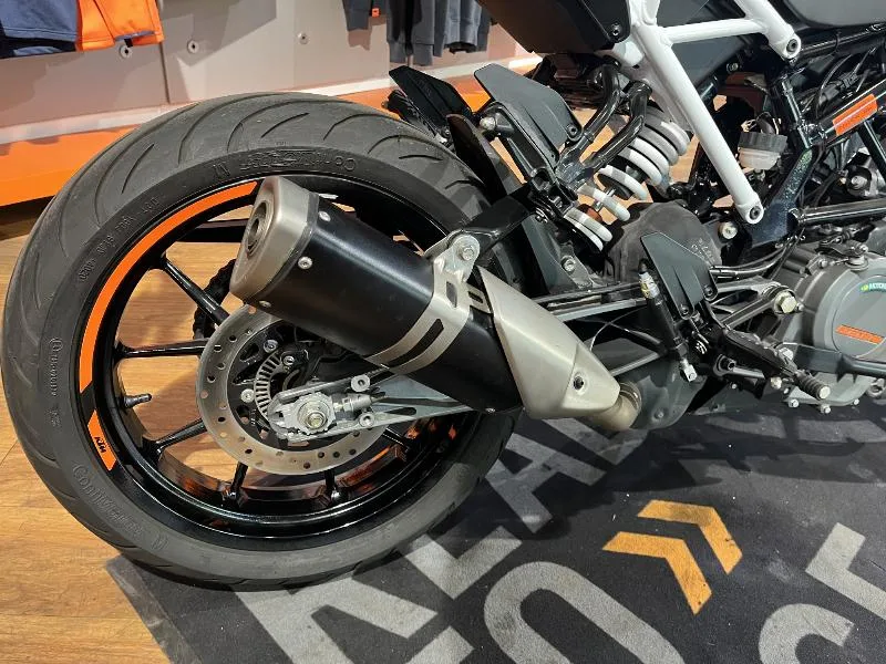 390 DUKE ABS
