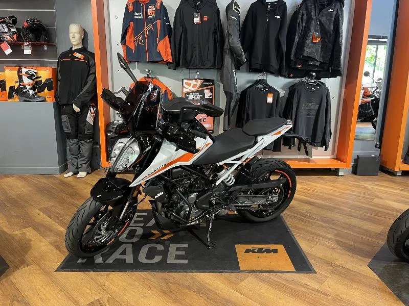 390 DUKE ABS
