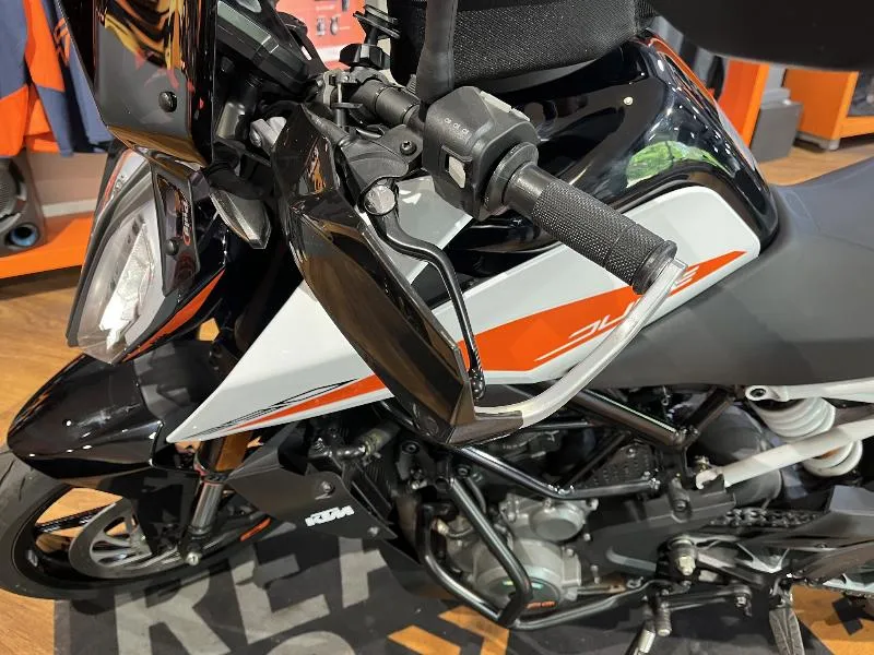 390 DUKE ABS