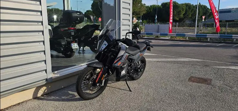 890 ADVENTURE