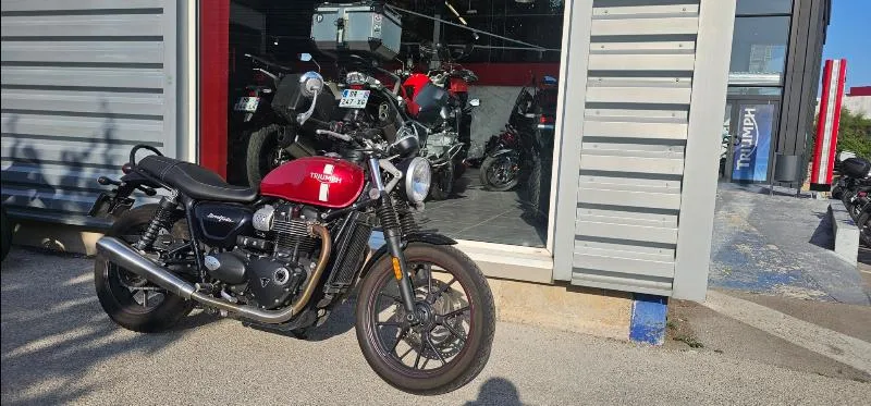 STREET TWIN  900
