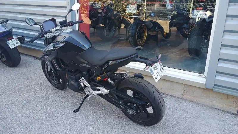 F 900 R