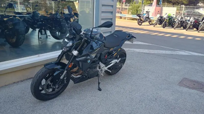 F 900 R