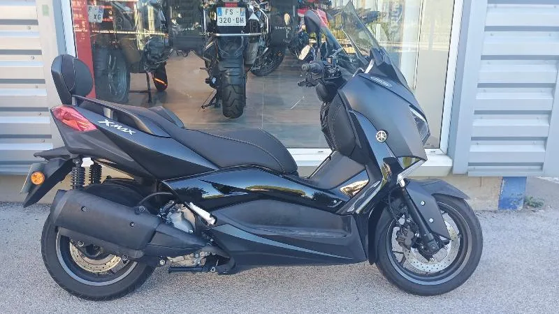 XMAX 300 IRON MAX