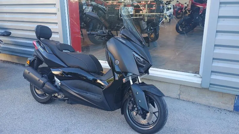 XMAX 300 IRON MAX