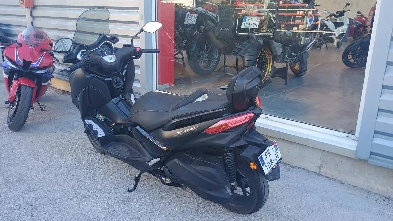 XMAX 300 IRON MAX