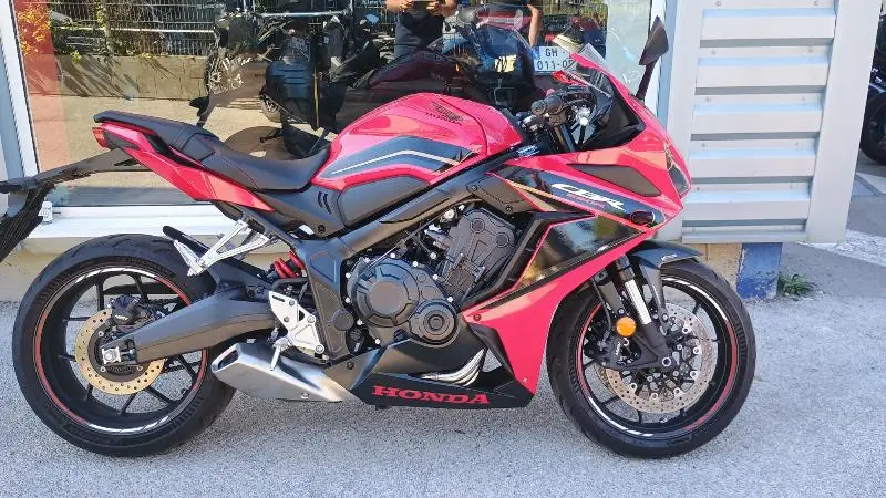 CBR 650  R