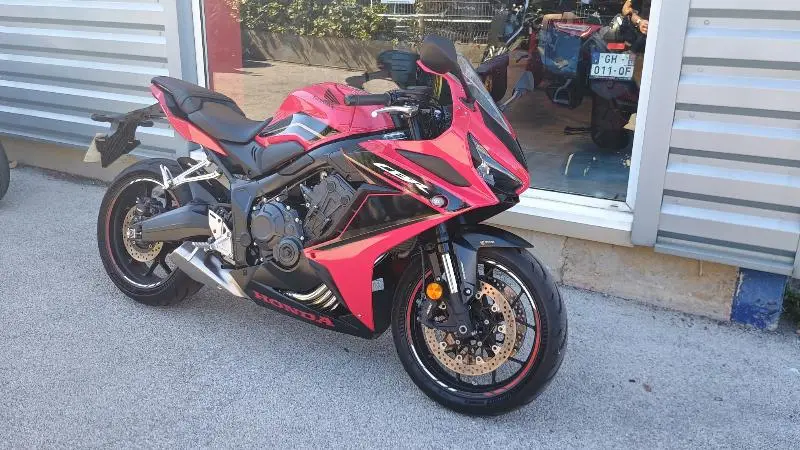 CBR 650  R