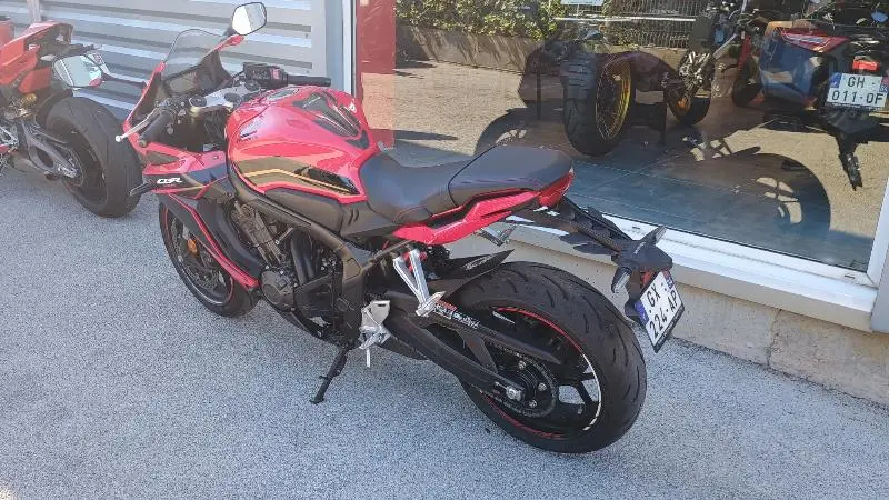 CBR 650  R