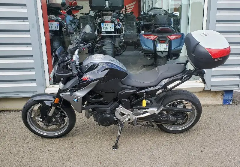 F 900 R