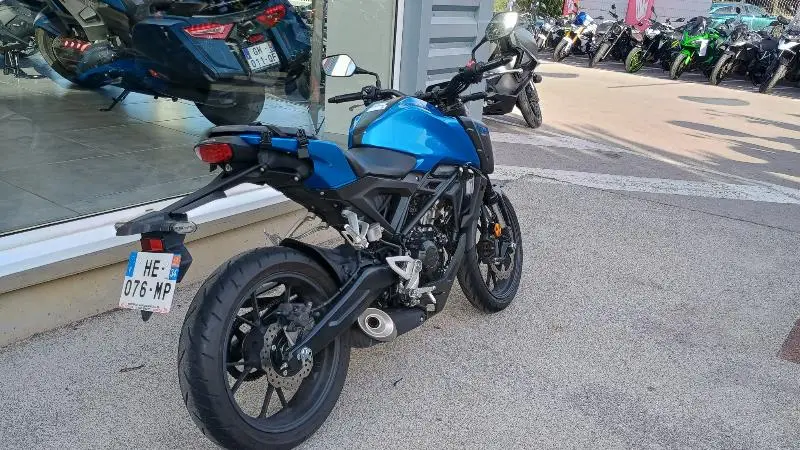 CB 125  R