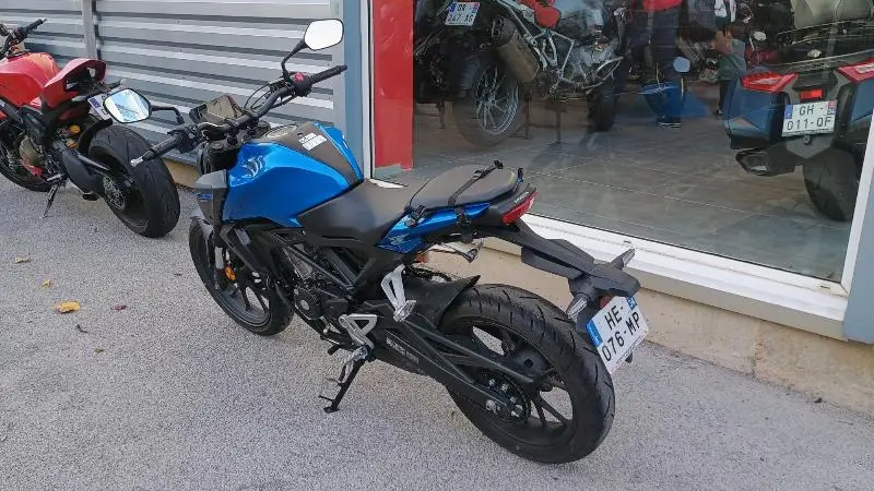 CB 125  R