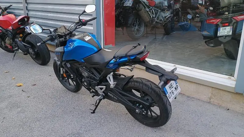 CB 125  R