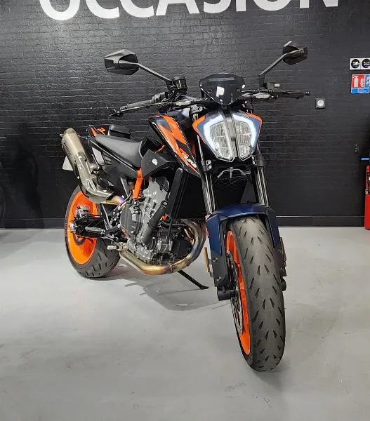 890 DUKE R