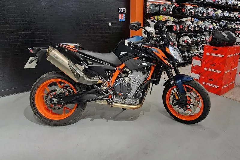 890 DUKE R