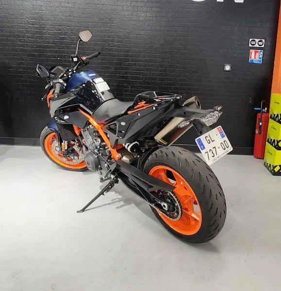 890 DUKE R