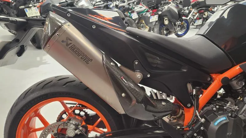 890 DUKE R