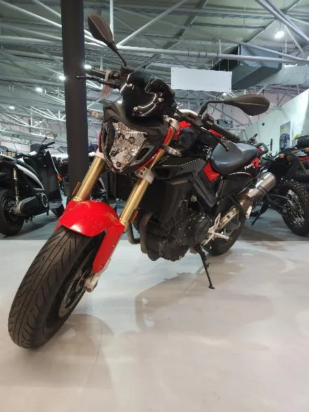 F 800 R