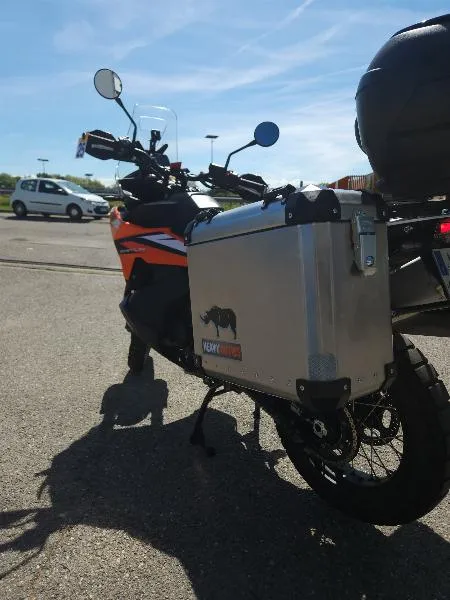 890 ADVENTURE