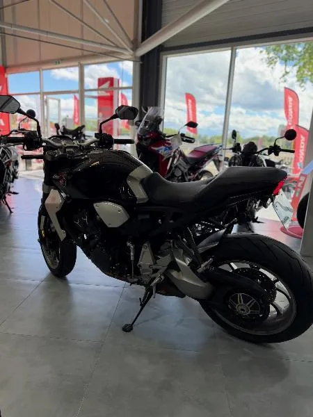 CB 1000 R