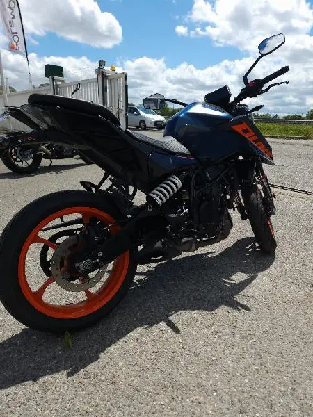 125 DUKE ABS