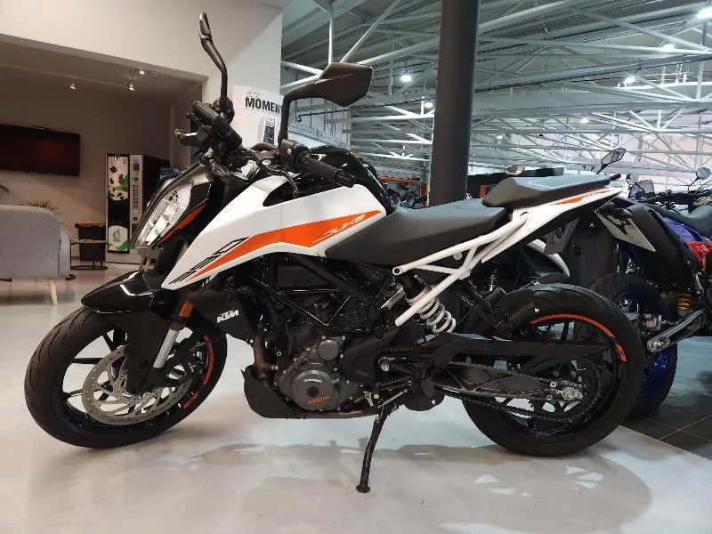 390 DUKE