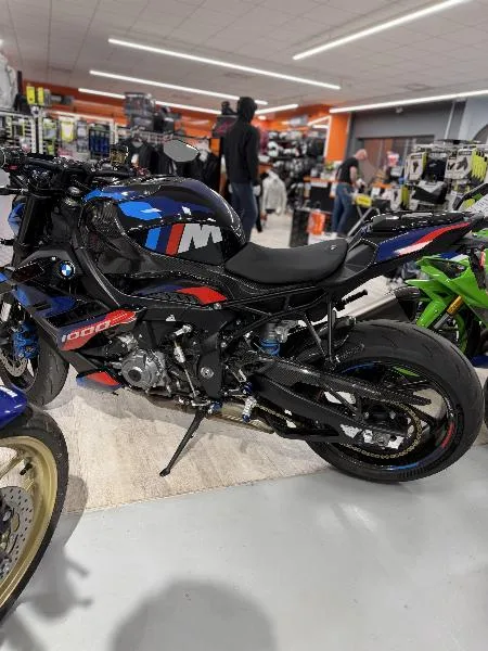 M 1000R