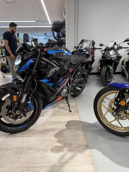 M 1000R