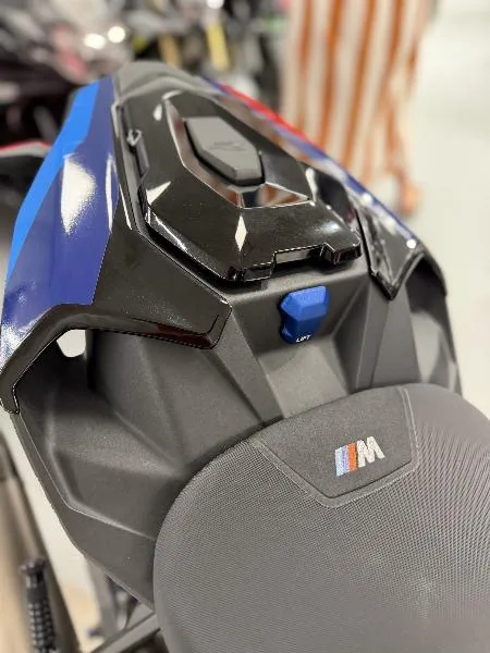 M 1000R
