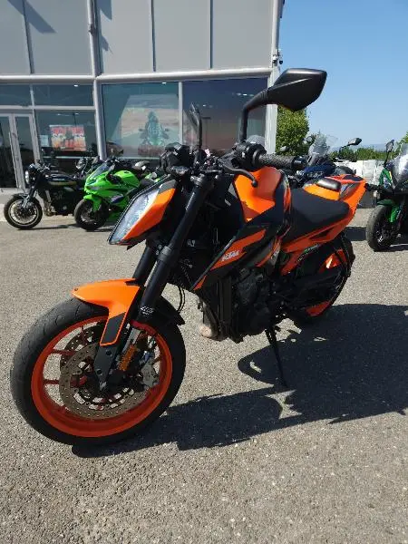890 DUKE GP