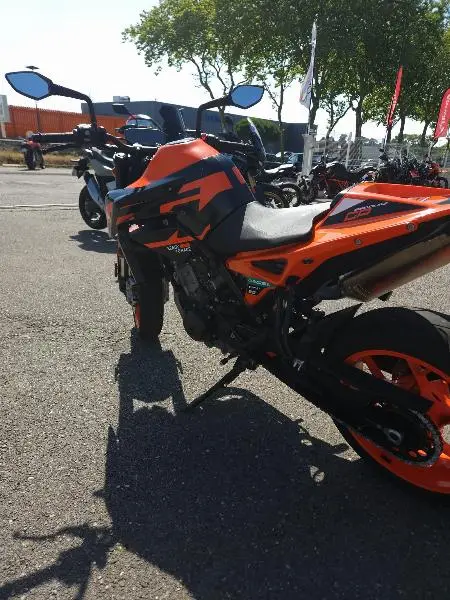 890 DUKE GP